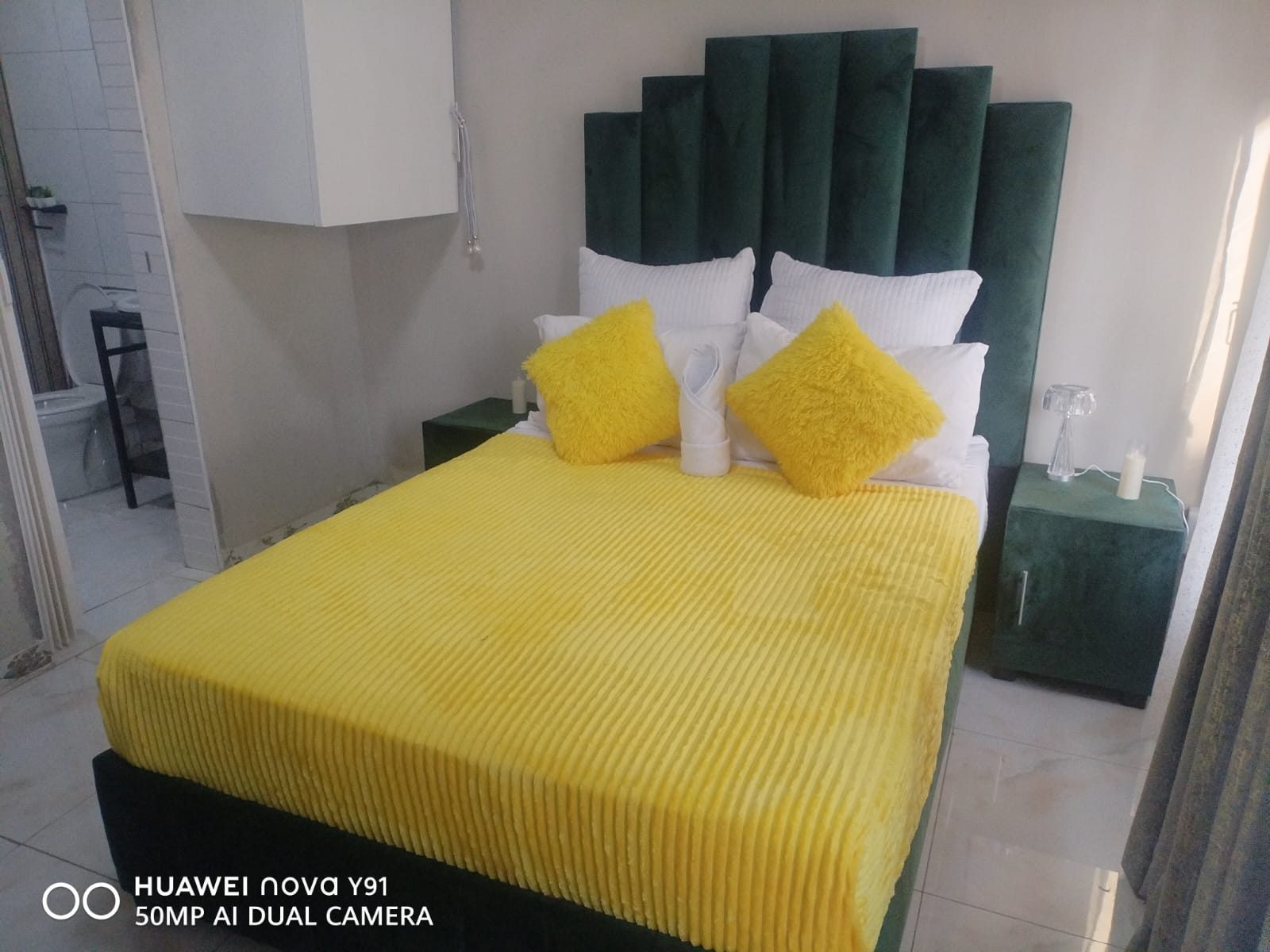 room display image