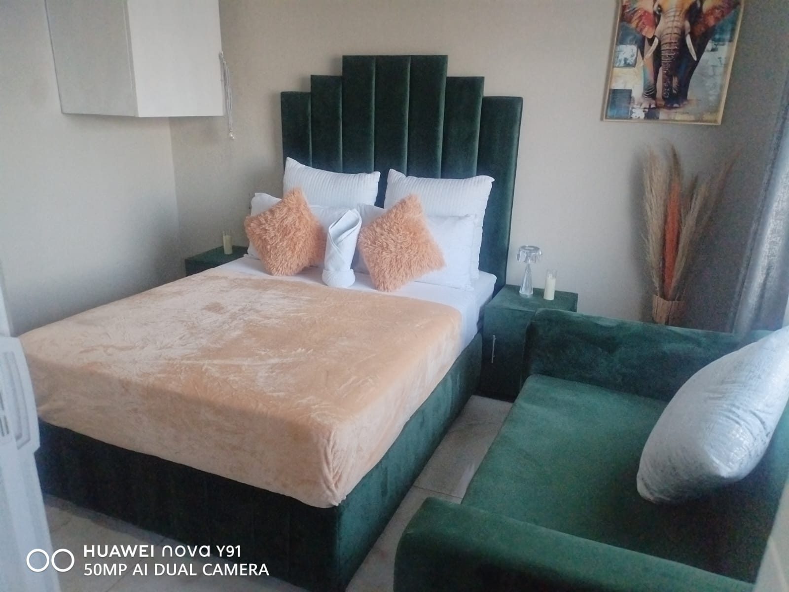 room display image